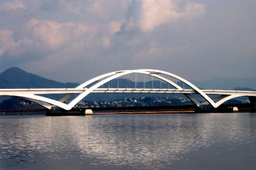 Uminonakamichi Bridge